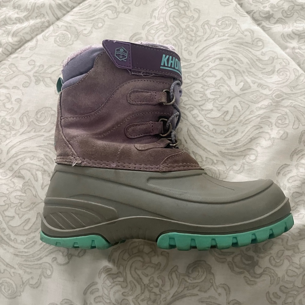 Khombu girls snow boots. Size 2, grey and purple.